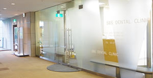 開放感のあるリラックスできるクリニックでの診療